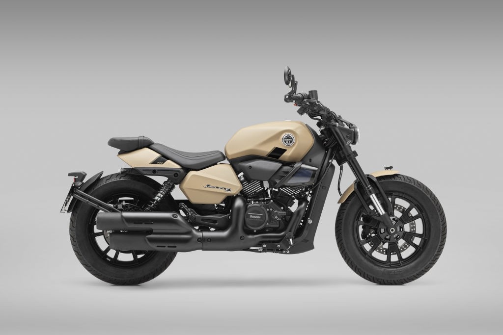 Benelli Leoncino Bobber 400: debutta sul mercato la power cruiser di Pesaro